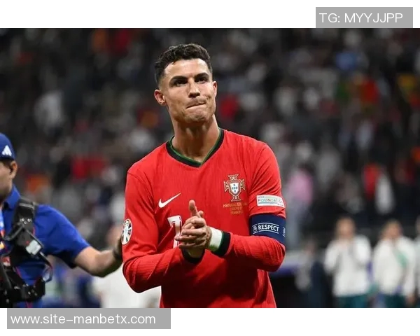 韦斯利精准传中助攻C罗精彩破门迎来职业生涯第950球辉煌时刻 韦斯利精准传中助攻C罗精彩破门迎来职业生涯第950球辉煌时刻